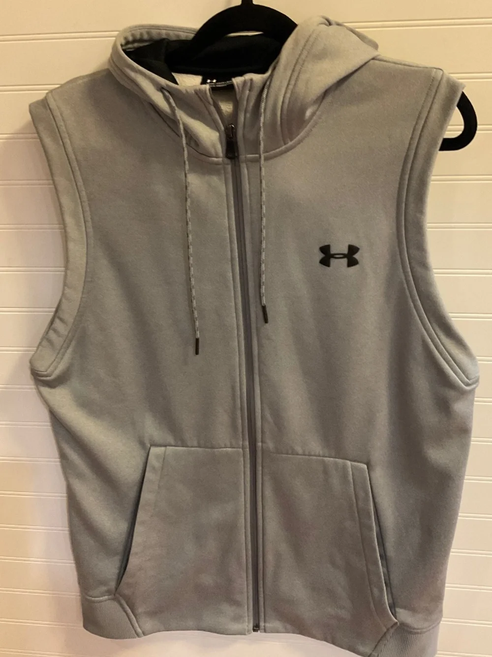 Under Armor Coldgear Gray Sleeveless Full-Zip Hoodie Vest Size: M. Pre Owned